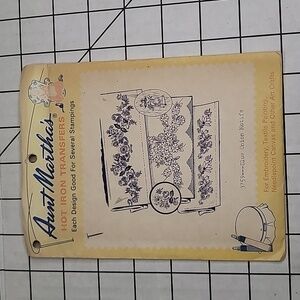 Aunt Martha's Hot Iron Transfers - Charming Designs Linens, 3755 Blue Onion Moti
